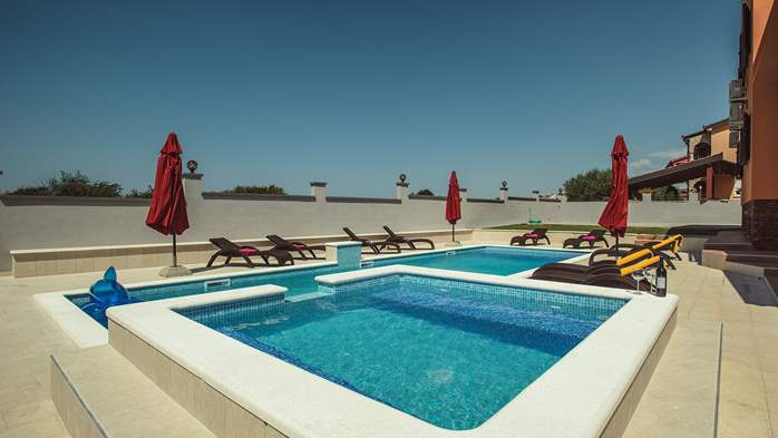 Spaziosa villa a Pula con piscina e jacuzzi, per 14 persone, 6