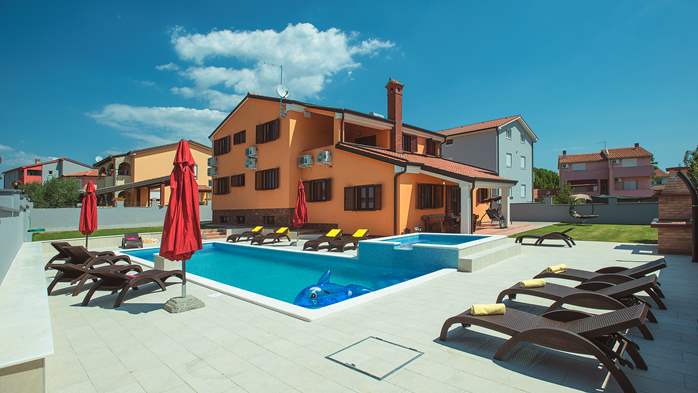 Spaziosa villa a Pula con piscina e jacuzzi, per 14 persone, 1