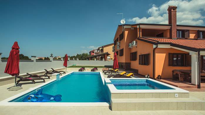 Spaziosa villa a Pula con piscina e jacuzzi, per 14 persone, 3