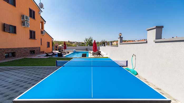 Spaziosa villa a Pula con piscina e jacuzzi, per 14 persone, 12