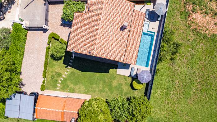 Villa con piscina, splendidamente decorata, per 6 persone, 24