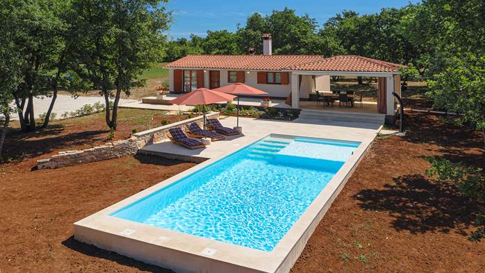 Villa mit privatem Pool für 4 Personen und großzügigem Grundstück, 5
