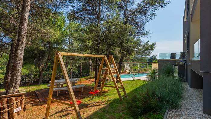 Spacious family villa with pool in Pula, 11