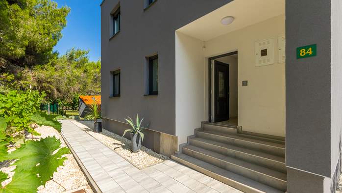 Spacious family villa with pool in Pula, 16
