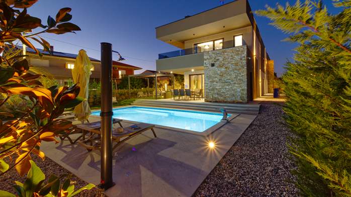 Modern Villa Pieron for 8 people, 10