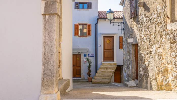 Apartmani u centru Pićana s bazenom i prekrasnim pogledom, 26