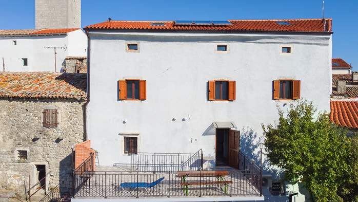 Apartments im Zentrum von Pićan mit Schwimmbad und Aussicht, 31