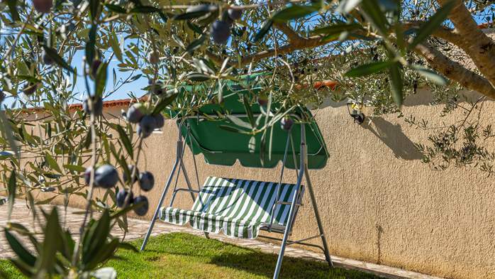 Villa with private pool, decorated in traditional Istrian style, 24