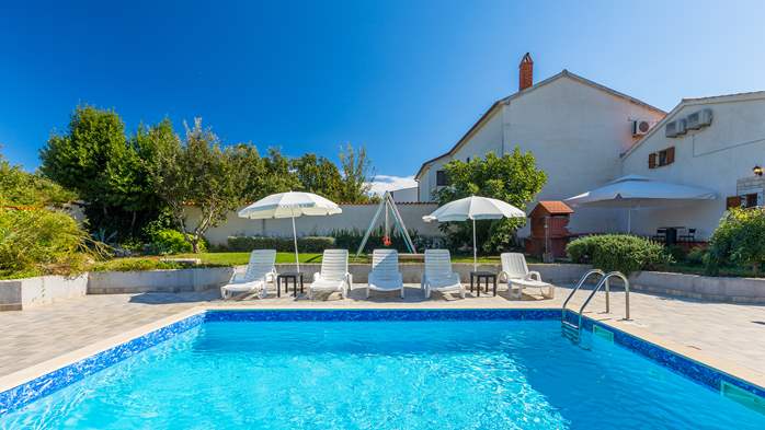 Villa with private pool, decorated in traditional Istrian style, 29