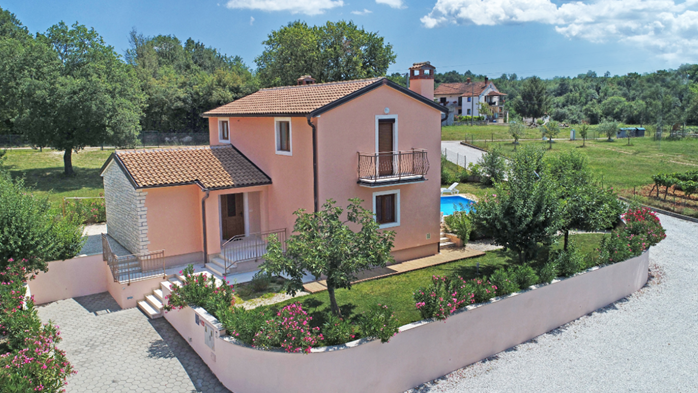 Charming villa with swimming pool, 3 bedrooms, wi-fi, BBQ, 7