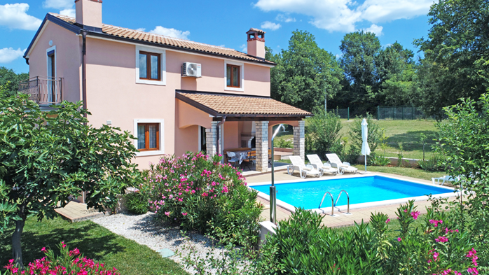 Charming villa with swimming pool, 3 bedrooms, wi-fi, BBQ, 2