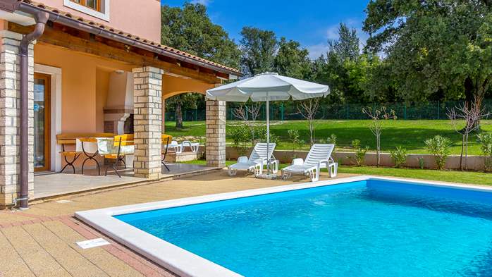 Charming villa with swimming pool, 3 bedrooms, wi-fi, BBQ, 6