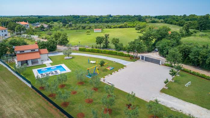 Villa con piscina esterna, giardino e parco giochi per bambini, 24