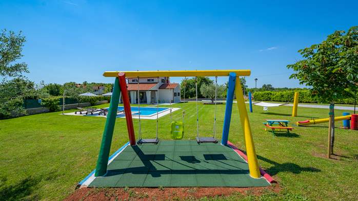 Villa con piscina esterna, giardino e parco giochi per bambini, 10