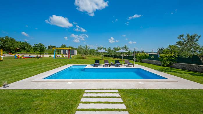 Villa con piscina esterna, giardino e parco giochi per bambini, 12
