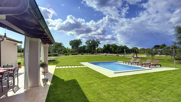 Villa con piscina esterna, giardino e parco giochi per bambini, 14