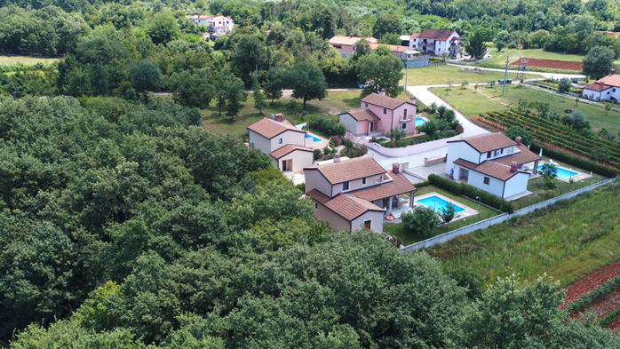 Villa on two floors with private pool, close to Poreč, 8