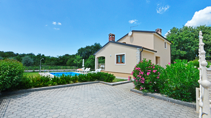 Villa on two floors with private pool, close to Poreč, 4
