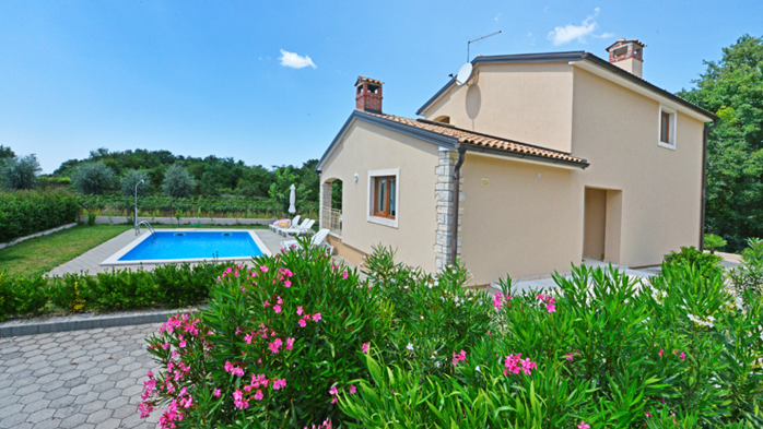 Villa on two floors with private pool, close to Poreč, 1