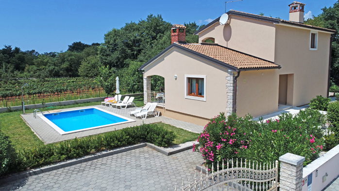 Villa on two floors with private pool, close to Poreč, 2