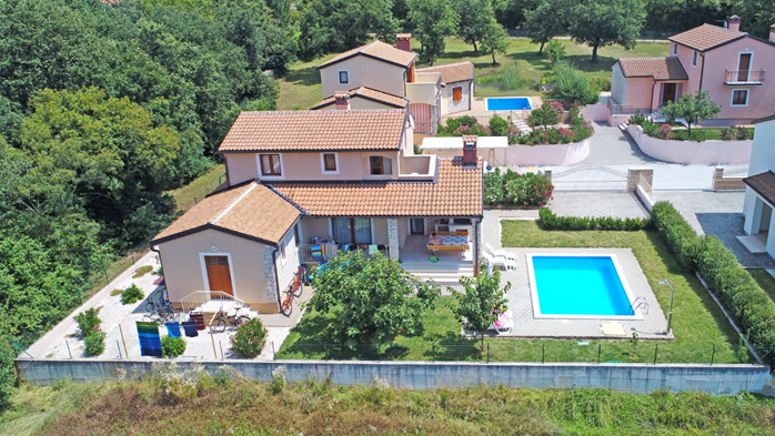 Villa on two floors with private pool, close to Poreč, 6