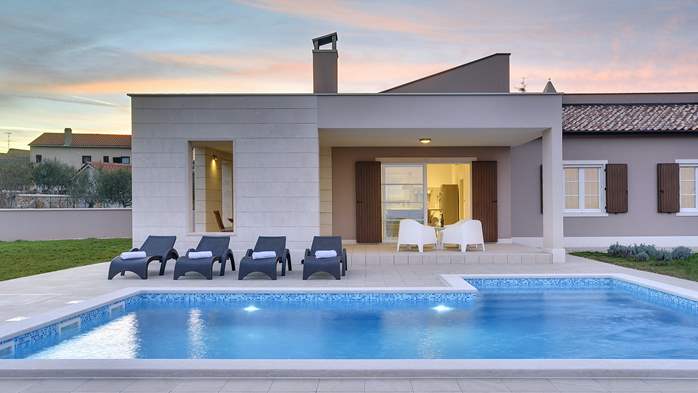 Bella e moderna villa con piscina privata, Wi-Fi, vista mare, 15