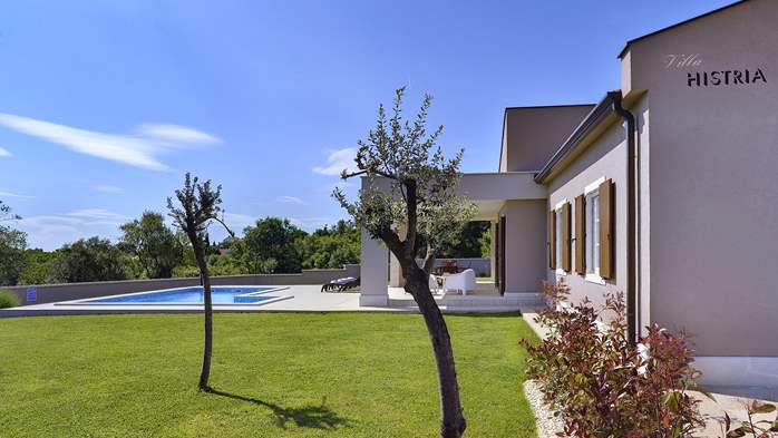 Bella e moderna villa con piscina privata, Wi-Fi, vista mare, 6
