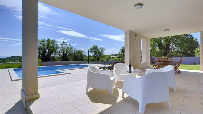 Bella e moderna villa con piscina privata, Wi-Fi, vista mare, 9