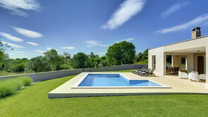 Bella e moderna villa con piscina privata, Wi-Fi, vista mare, 3