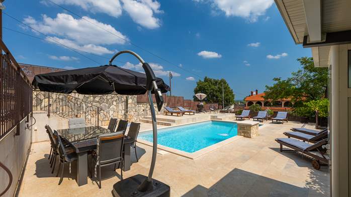 Villa on 2 floors with pool and sun terrace, close to Rovinj, 6