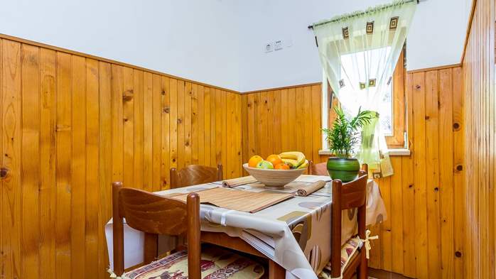 Charming house in Pula with a large garden for 4 persons, 4