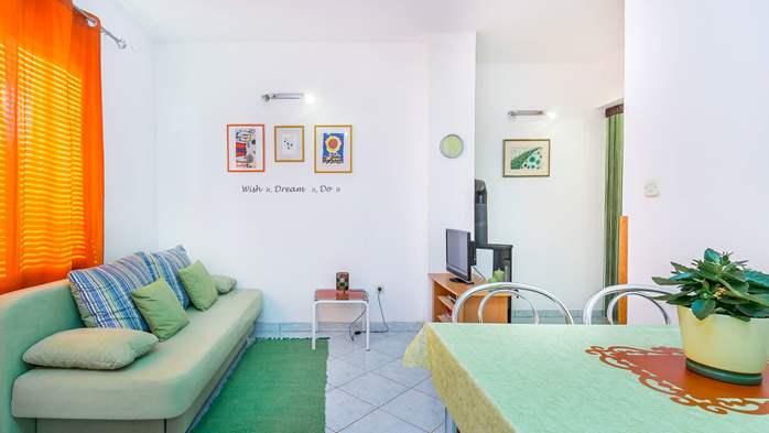 Nice, colorful apartment for 4 persons with two bedrooms, WiFi, 4