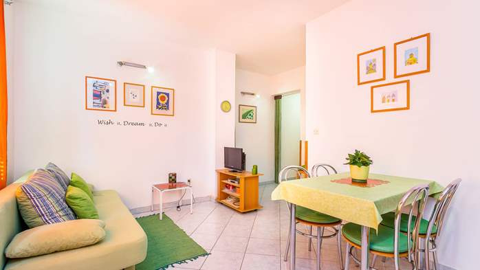 Nice, colorful apartment for 4 persons with two bedrooms, WiFi, 3