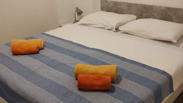 Appartamento con due camere da letto, piscina e l'idromassaggio, 9