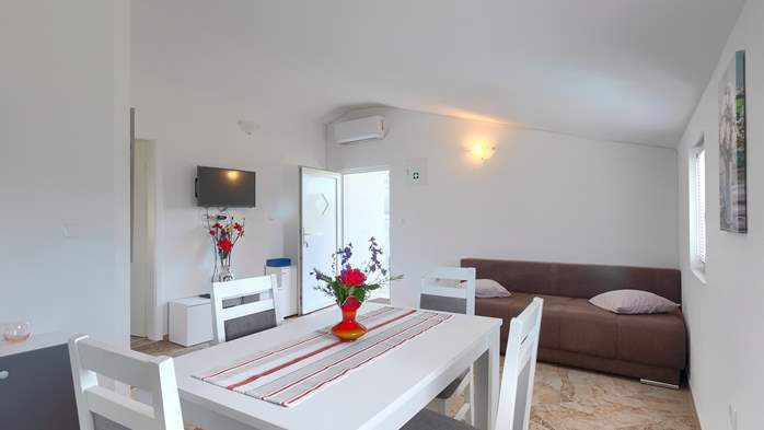 A family house in Medulin offers an apartment for 2-4 people, 1