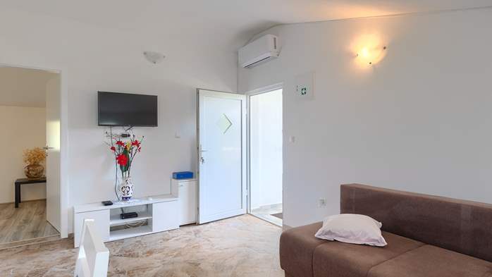 A family house in Medulin offers an apartment for 2-4 people, 2