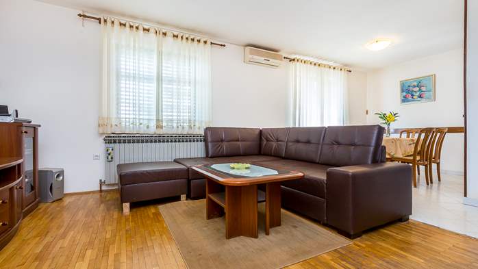 Apartman u blizini Ližnjana s privatnim bazenom, 2