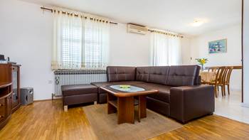 Apartman u blizini Ližnjana s privatnim bazenom, 2