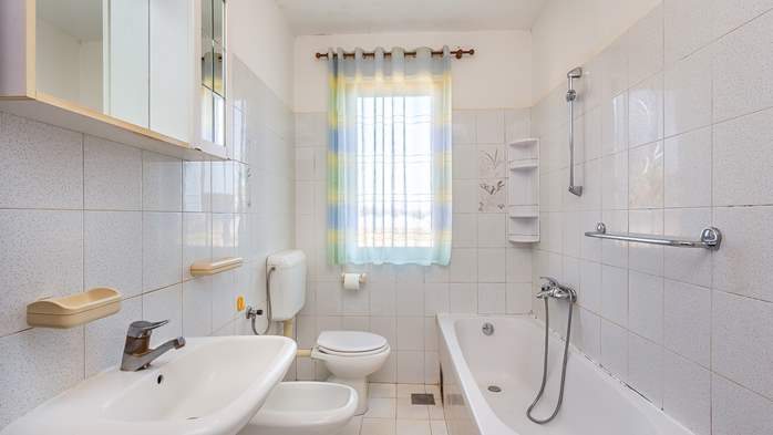 Apartman u blizini Ližnjana s privatnim bazenom, 8