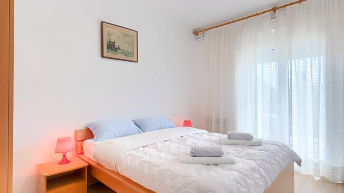 Apartman za 8 osoba ugodnog ambijenta, privatni balkon, WiFi, 16