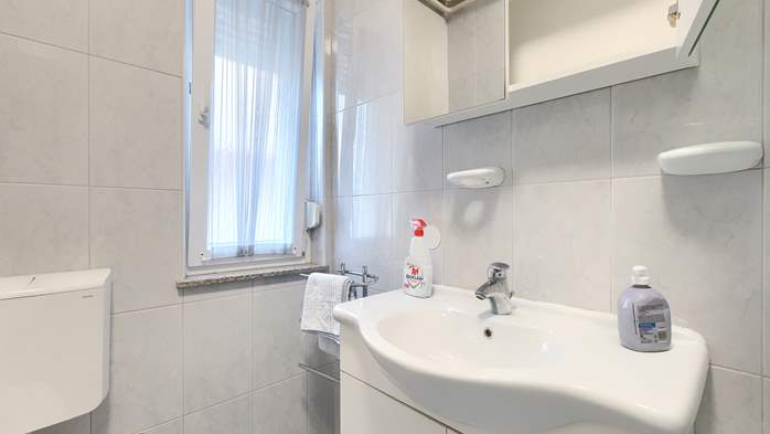 Apartman za 8 osoba ugodnog ambijenta, privatni balkon, WiFi, 23