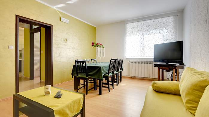 Cozy and bright apartment with big terrace, shared pool and WIFI, 9