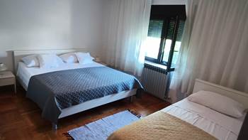 Spacious apartment for 8 persons in Pula, private terrace, pool, 3