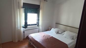 Spacious apartment for 8 persons in Pula, private terrace, pool, 4